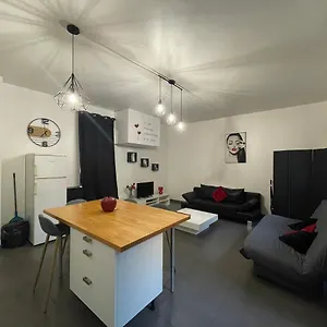 Apartment Spacieux F2 Climatise Proche De La, Antibes