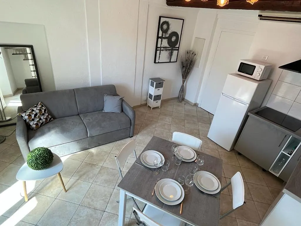 Duplex Vieille Ville Antibes 0*,  France